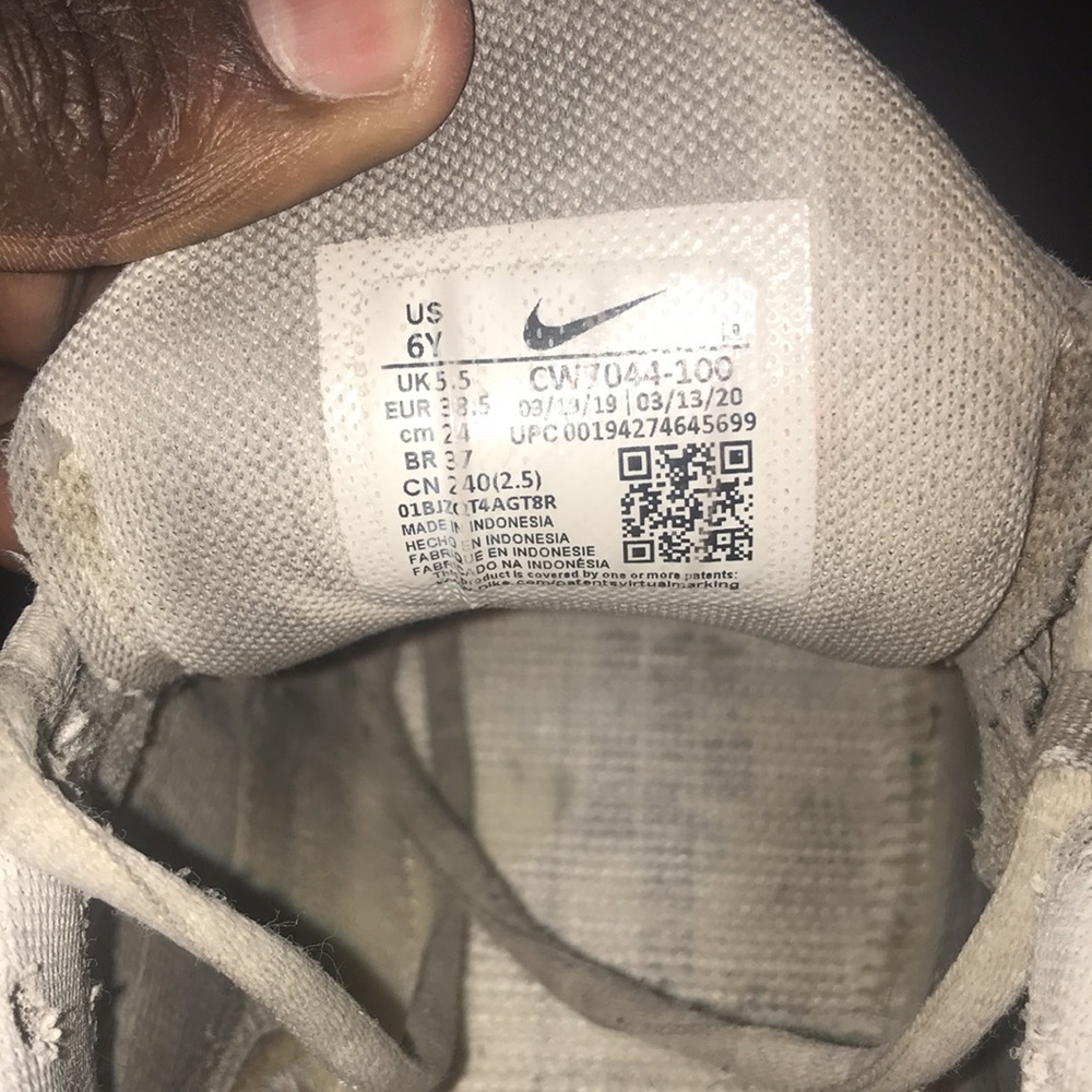 Nike - Picture 4 of 4